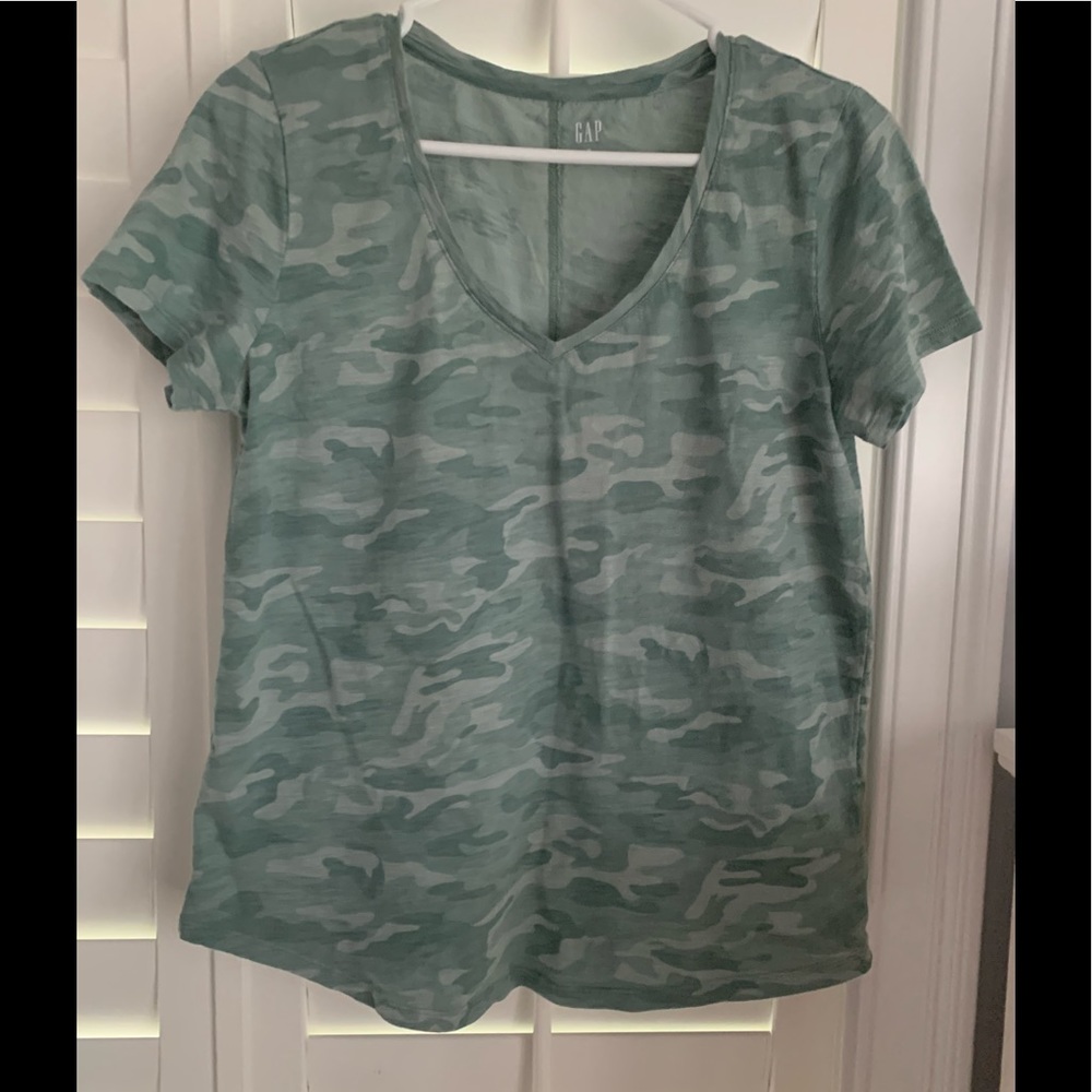 Women’s Gap T-shirt